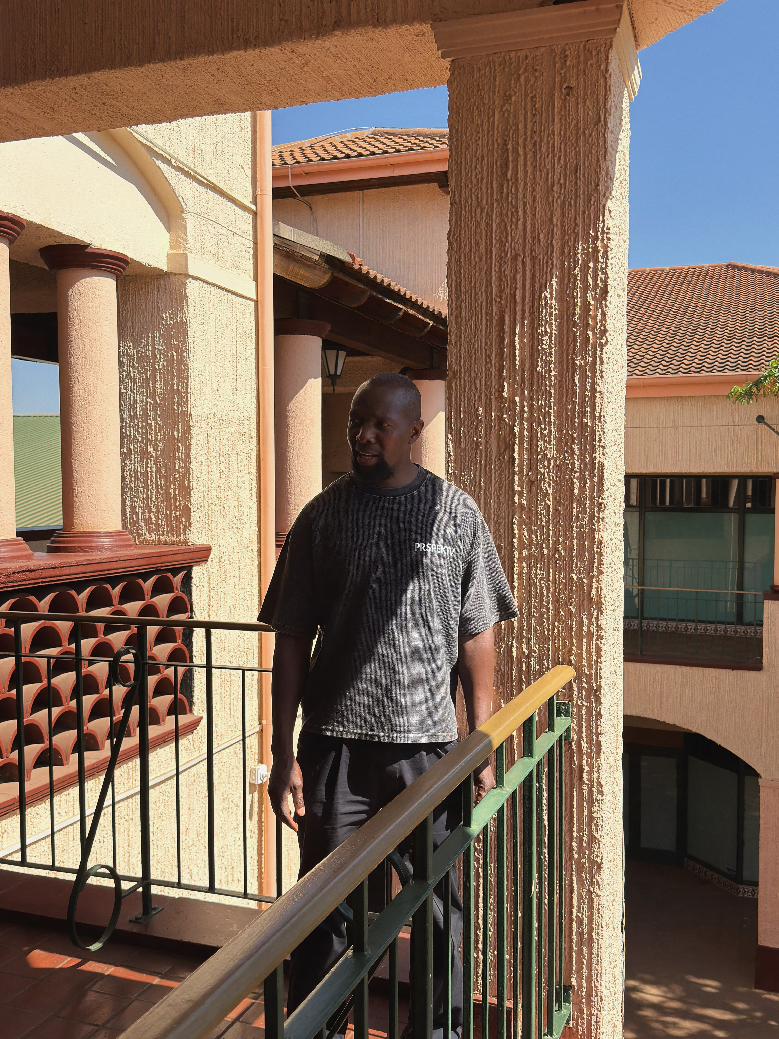 PRSPEKTV BLACK T-SHIRT